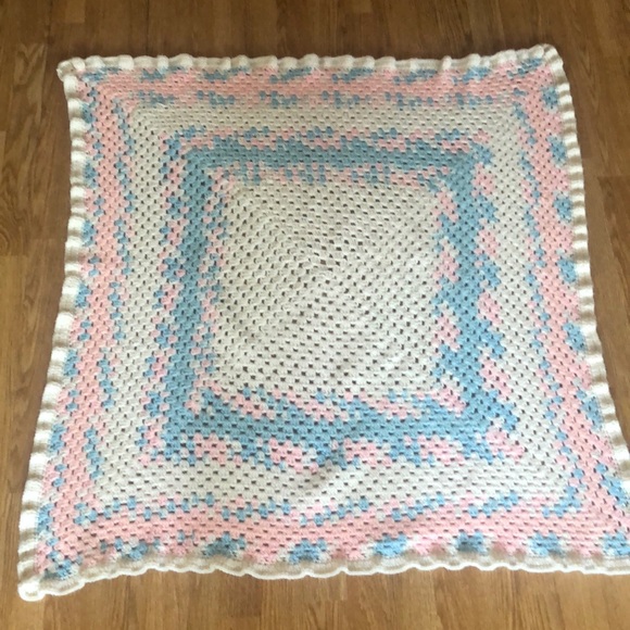 Handmade unisex baby blanket - Picture 1 of 2